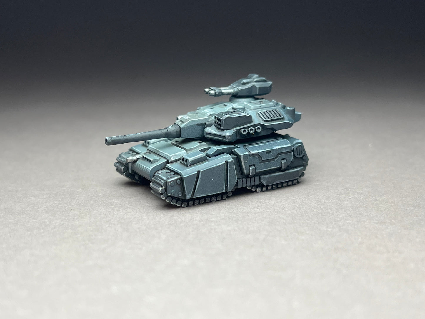 6-8mm scale - FRAG Tank - UNPAINTED, This is NOT a toy!