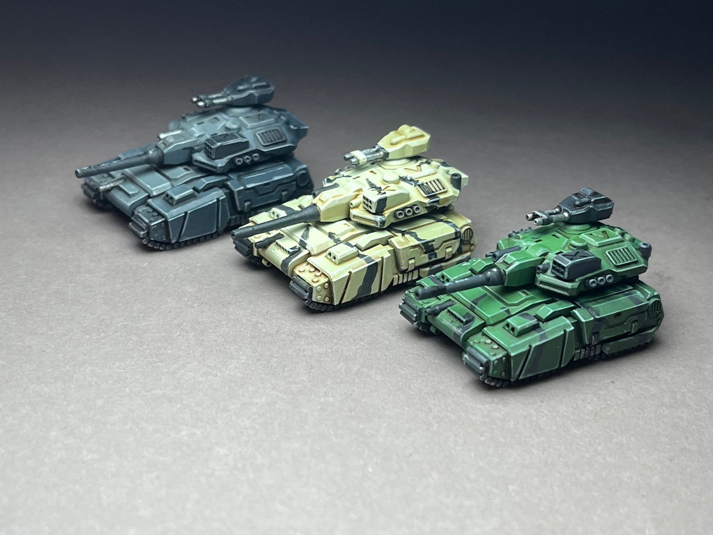 6-8mm scale - FRAG Tank - UNPAINTED, This is NOT a toy!