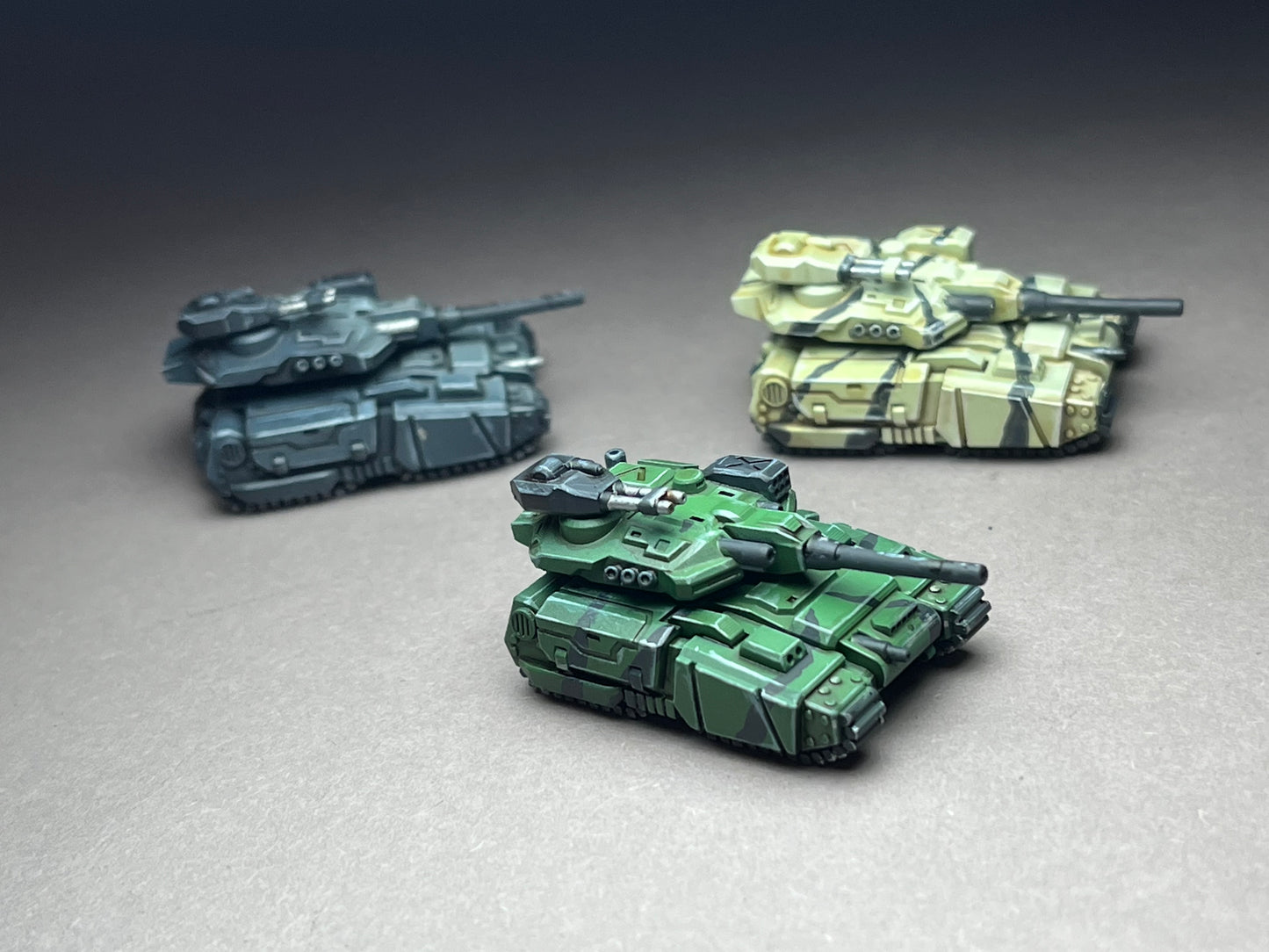 6-8mm scale - FRAG Tank - UNPAINTED, This is NOT a toy!