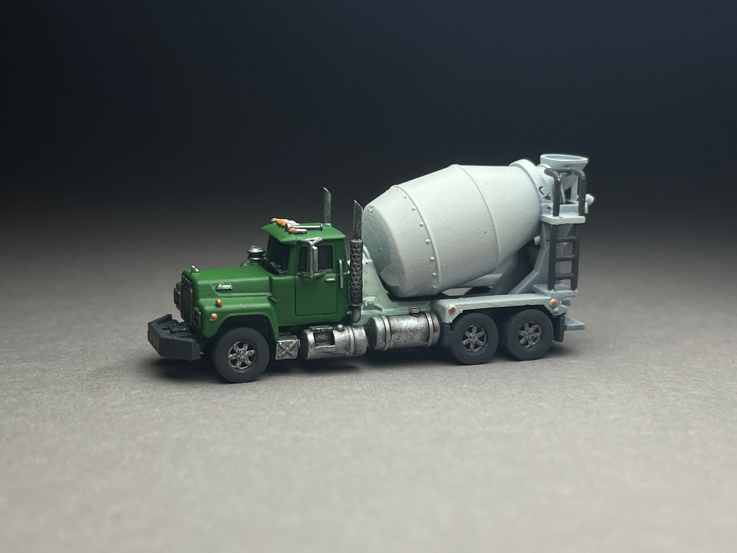 UNPAINTED N Scale (1:160 or 12mm) Coincrete Mixer Bulldog R Series - NOT A TOY