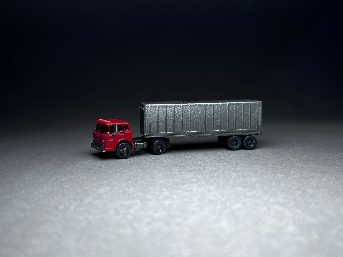 UNPAINTED N Scale (1:160 or 12mm) 1957-1990 Ford C900 Semi with a box trailer featuring working doors and 2 landing gears (truck and trailer only) - NOT A TOY (Copy)