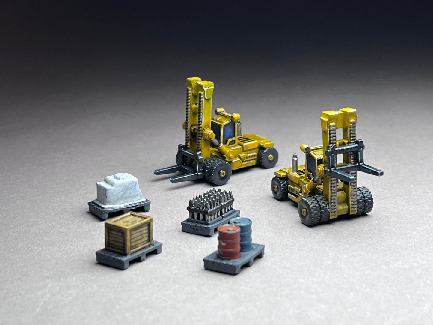 6-8mm scale - 2x (two) Forklift FL1 trucks raised/lowred fork + 4 loads - UNPAINTED, This is not a toy!