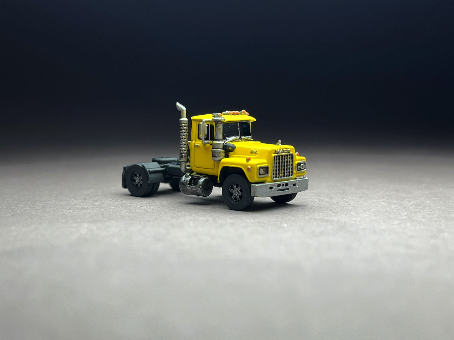 UNPAINTED N Scale (1:160 or 12mm) American Bulldog R-600 SINGLE AXLE (truck only) - NOT A TOY
