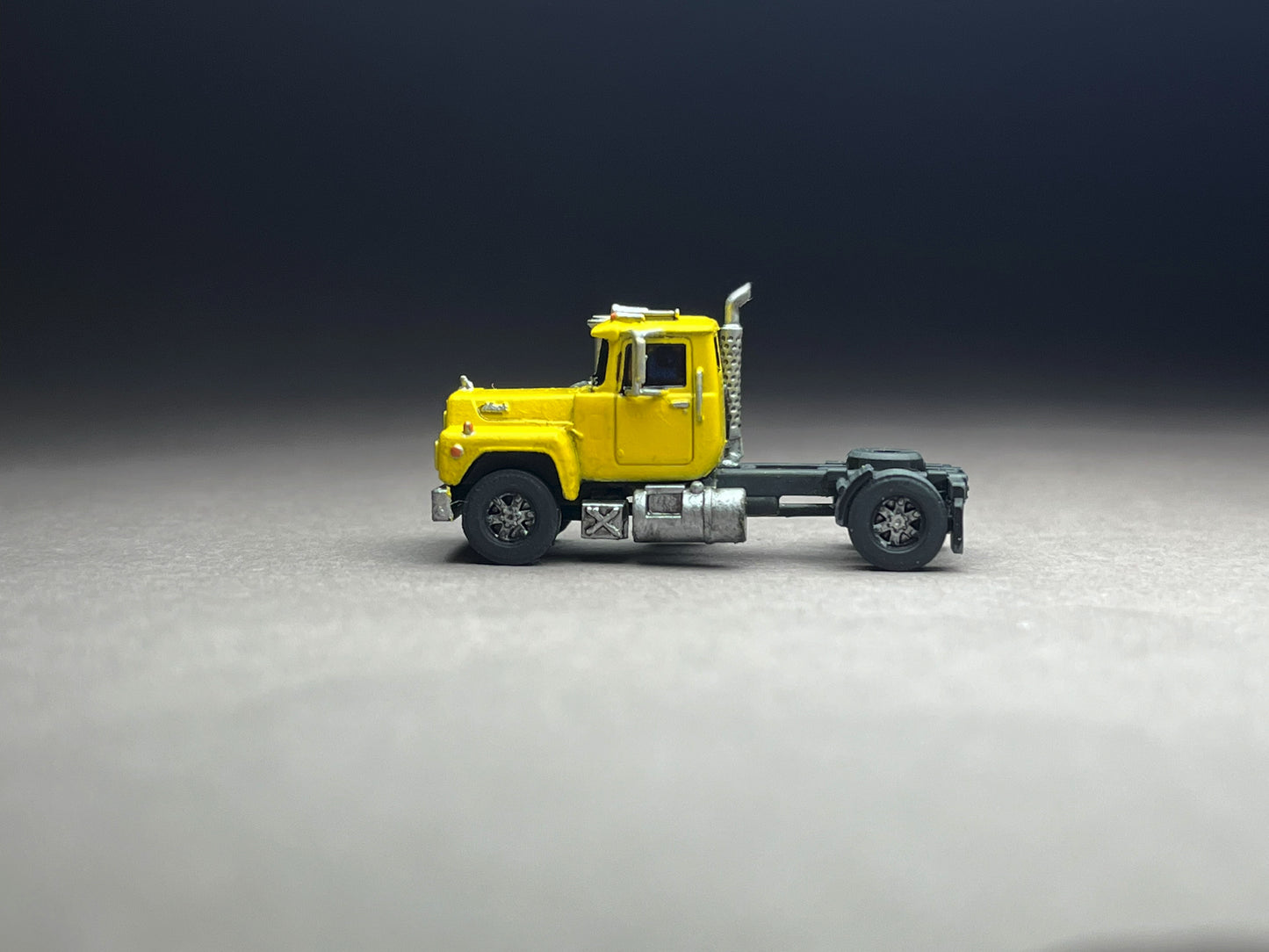 UNPAINTED N Scale (1:160 or 12mm) American Bulldog R-600 SINGLE AXLE (truck only) - NOT A TOY