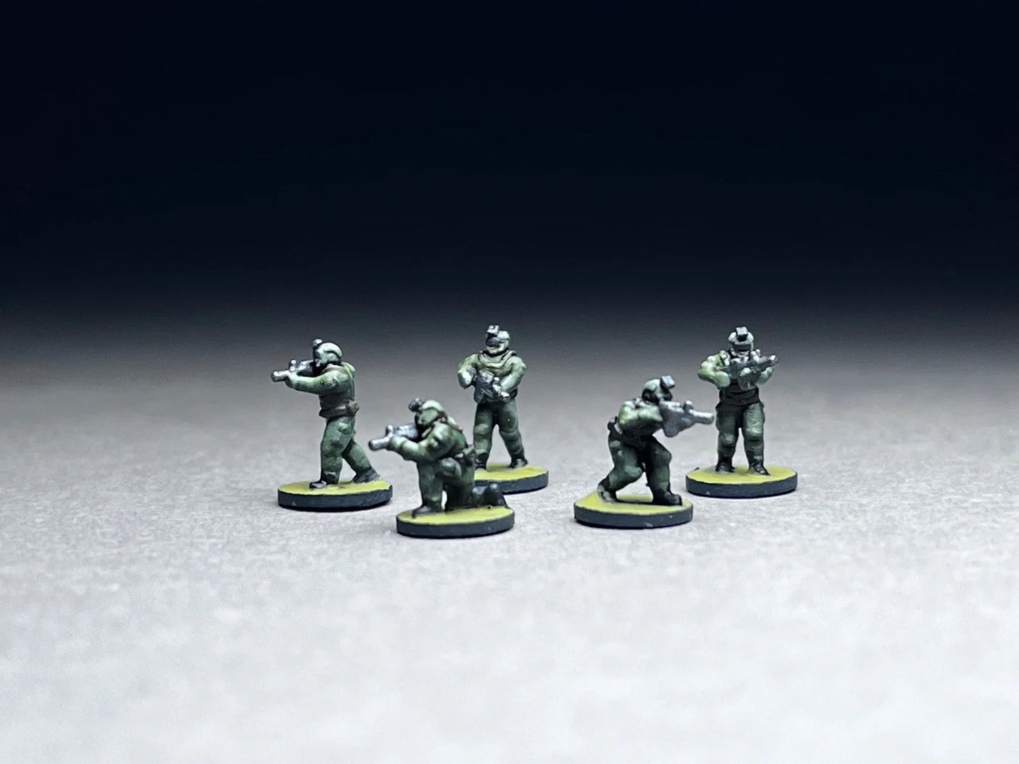 20x 10mm scale (large) DELTA Team - figures come removed from supports - UNPAINTED, This is NOT a toy!