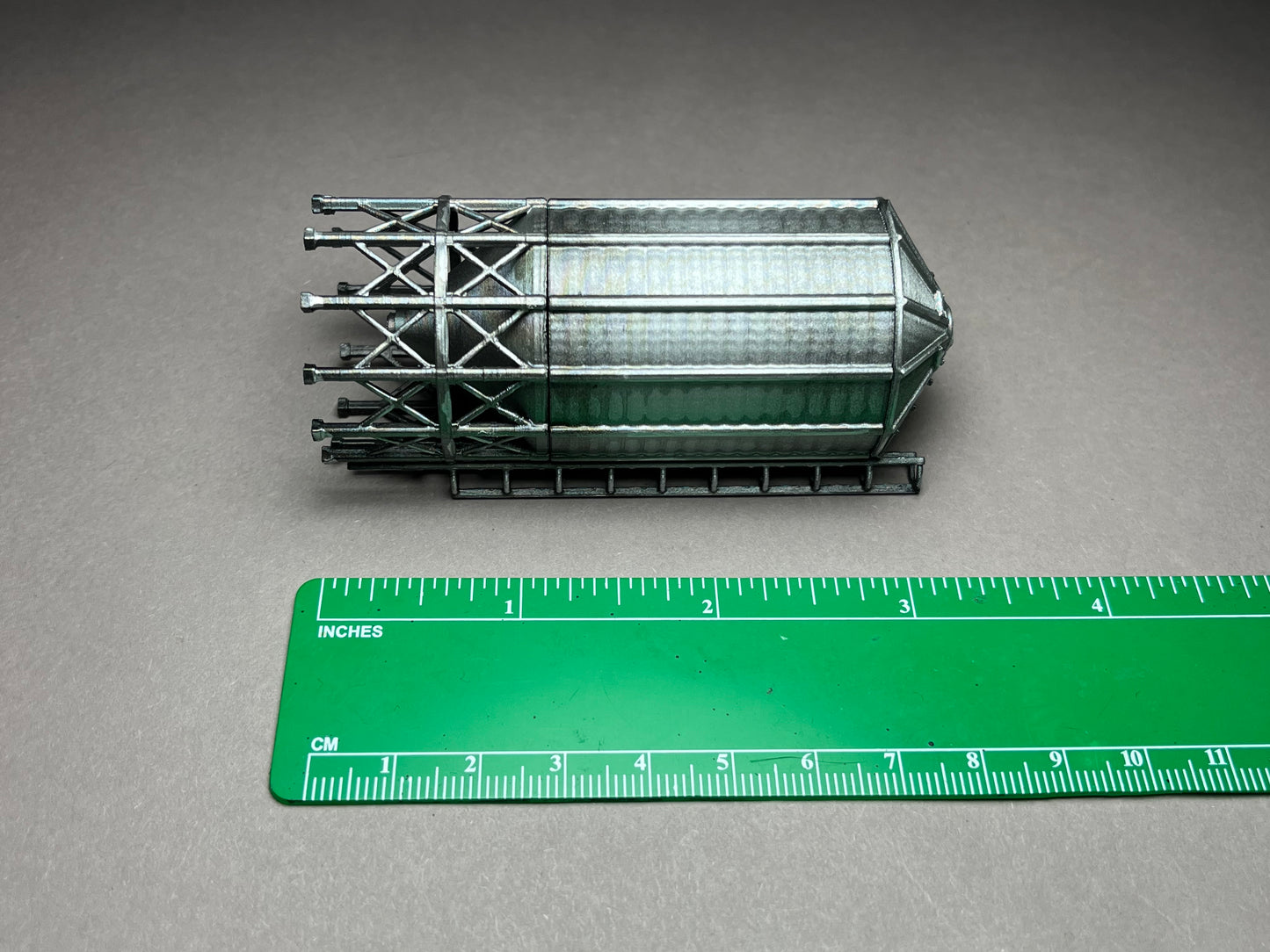UNPAINTED N Scale (1:160 or 12mm) Large steel grain silo - NOT A TOY