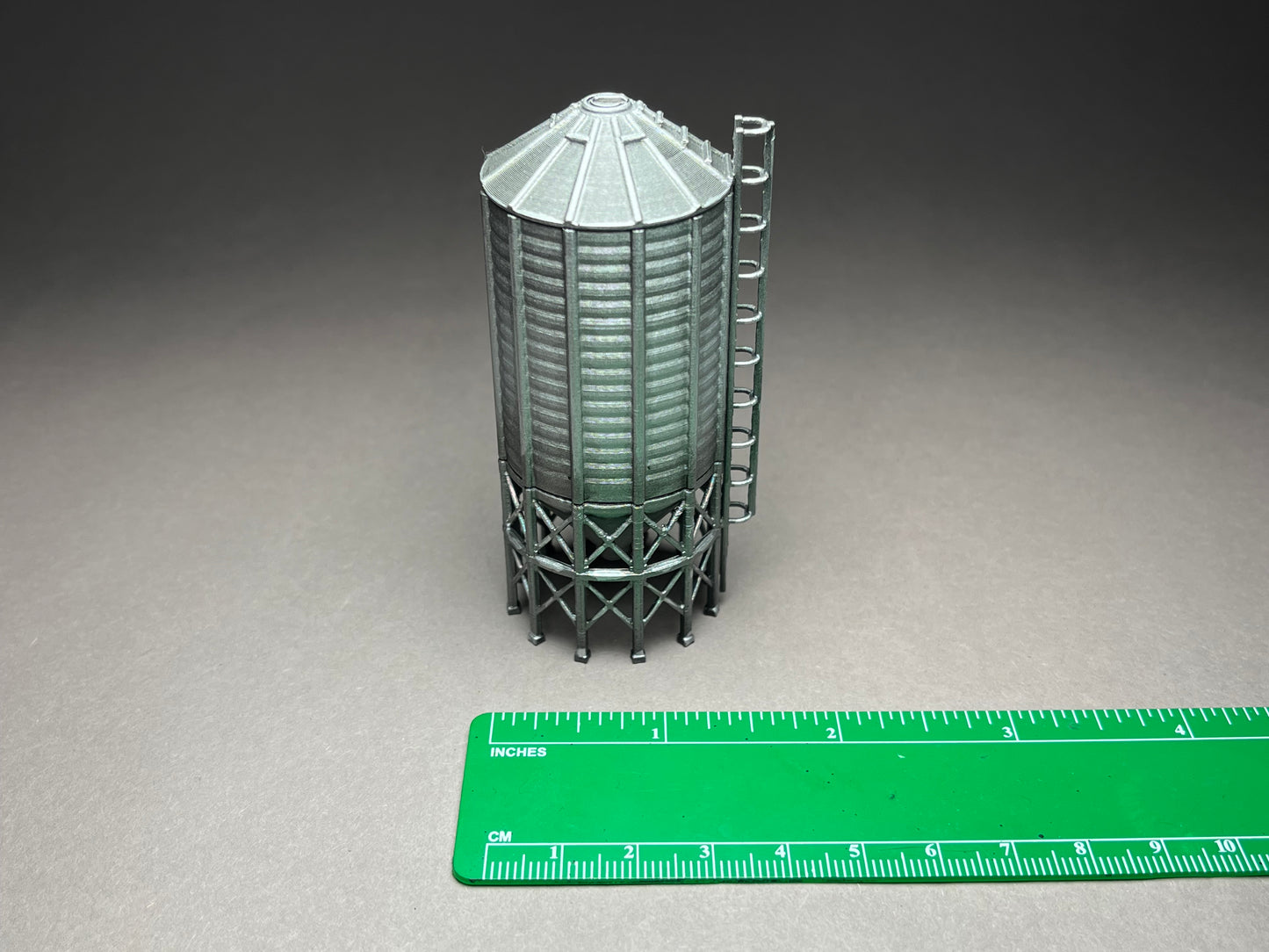 UNPAINTED N Scale (1:160 or 12mm) Large steel grain silo - NOT A TOY