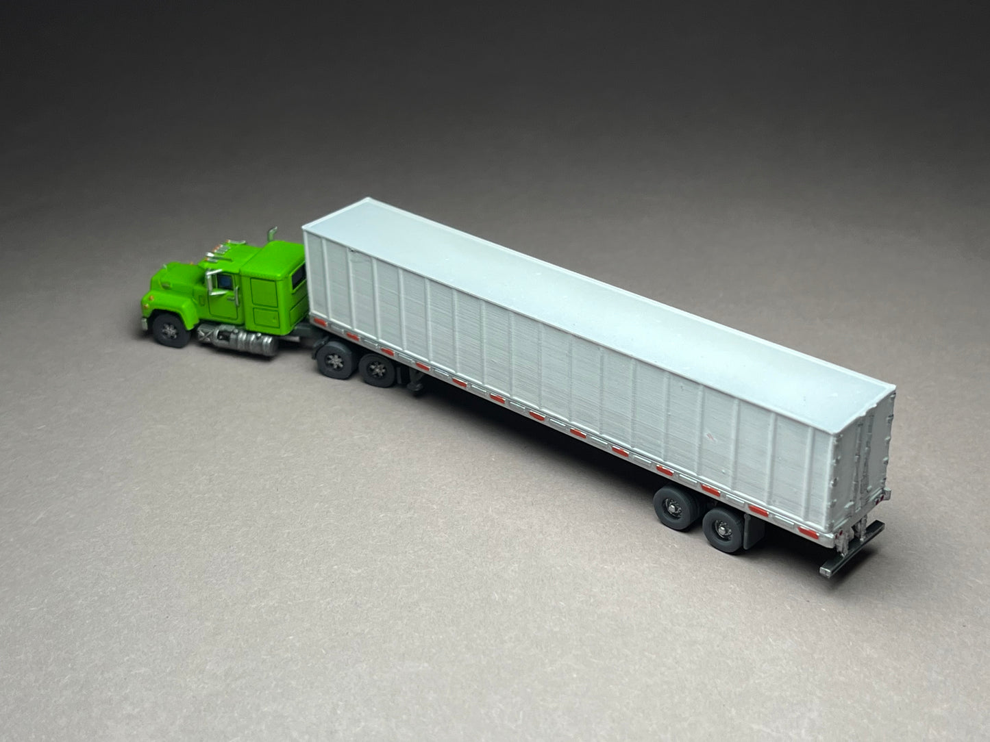 UNPAINTED N Scale (1:160 or 12mm) One (1) 53 foot RoadMax Box Trailer with deployed/transit landing gear - NOT A TOY