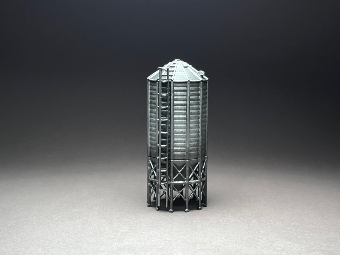 UNPAINTED N Scale (1:160 or 12mm) Large steel grain silo - NOT A TOY
