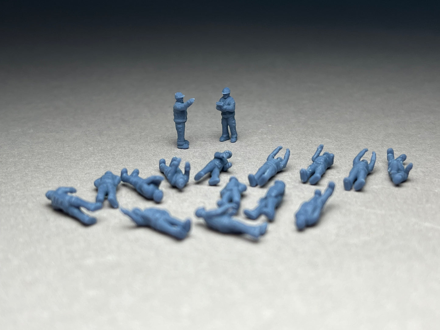 N Scale (1:160) UNPAINTED - BASELESS 16x Service Engineers in 8 Poses NOT a toy!