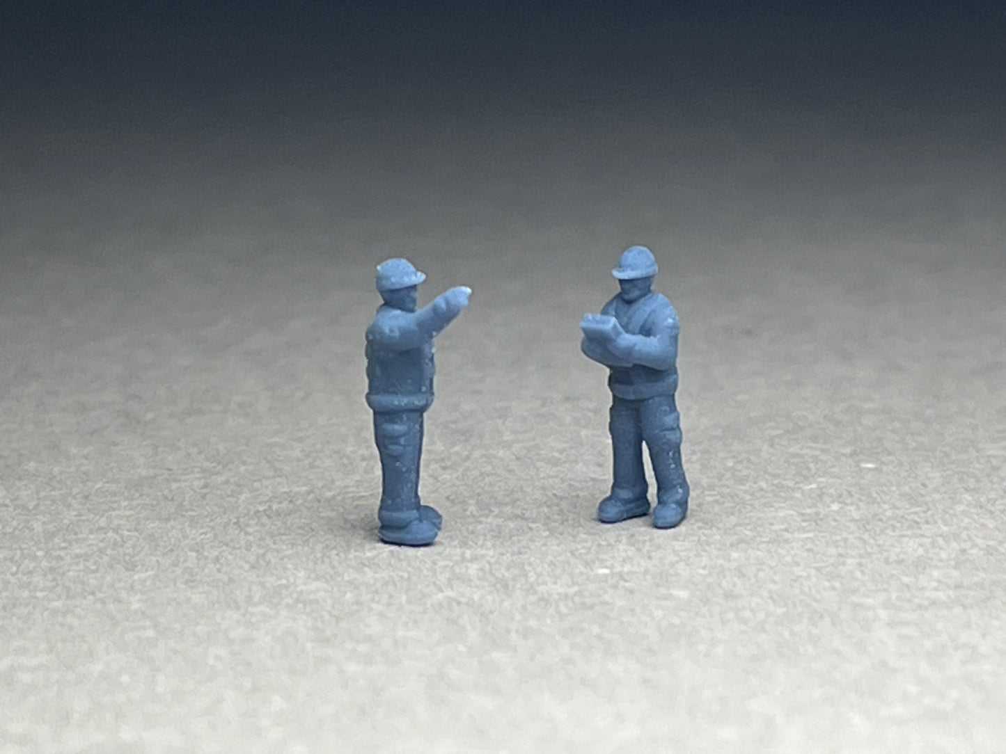 N Scale (1:160) UNPAINTED - BASELESS 16x Service Engineers in 8 Poses NOT a toy!