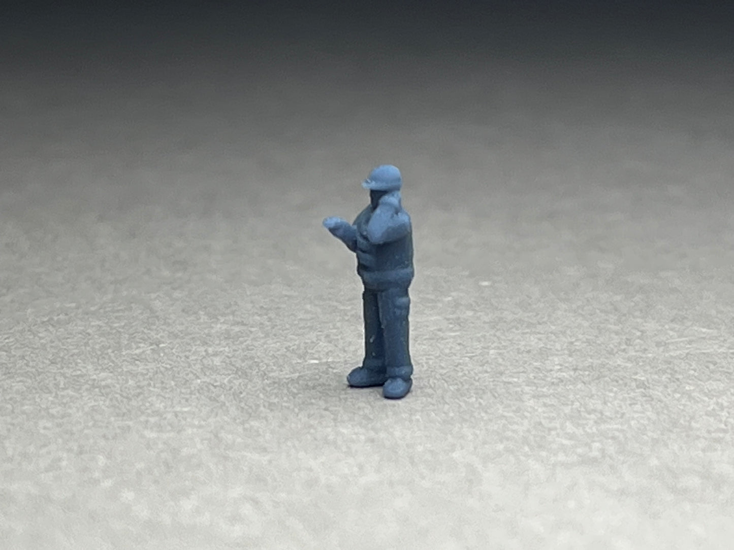 N Scale (1:160) UNPAINTED - BASELESS 16x Service Engineers in 8 Poses NOT a toy!