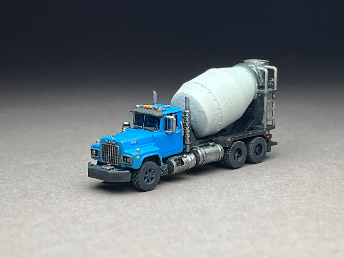 Z Scale (1:220) UNPAINTED One (1) American Bulldog Cement Mixer - NOT a toy!