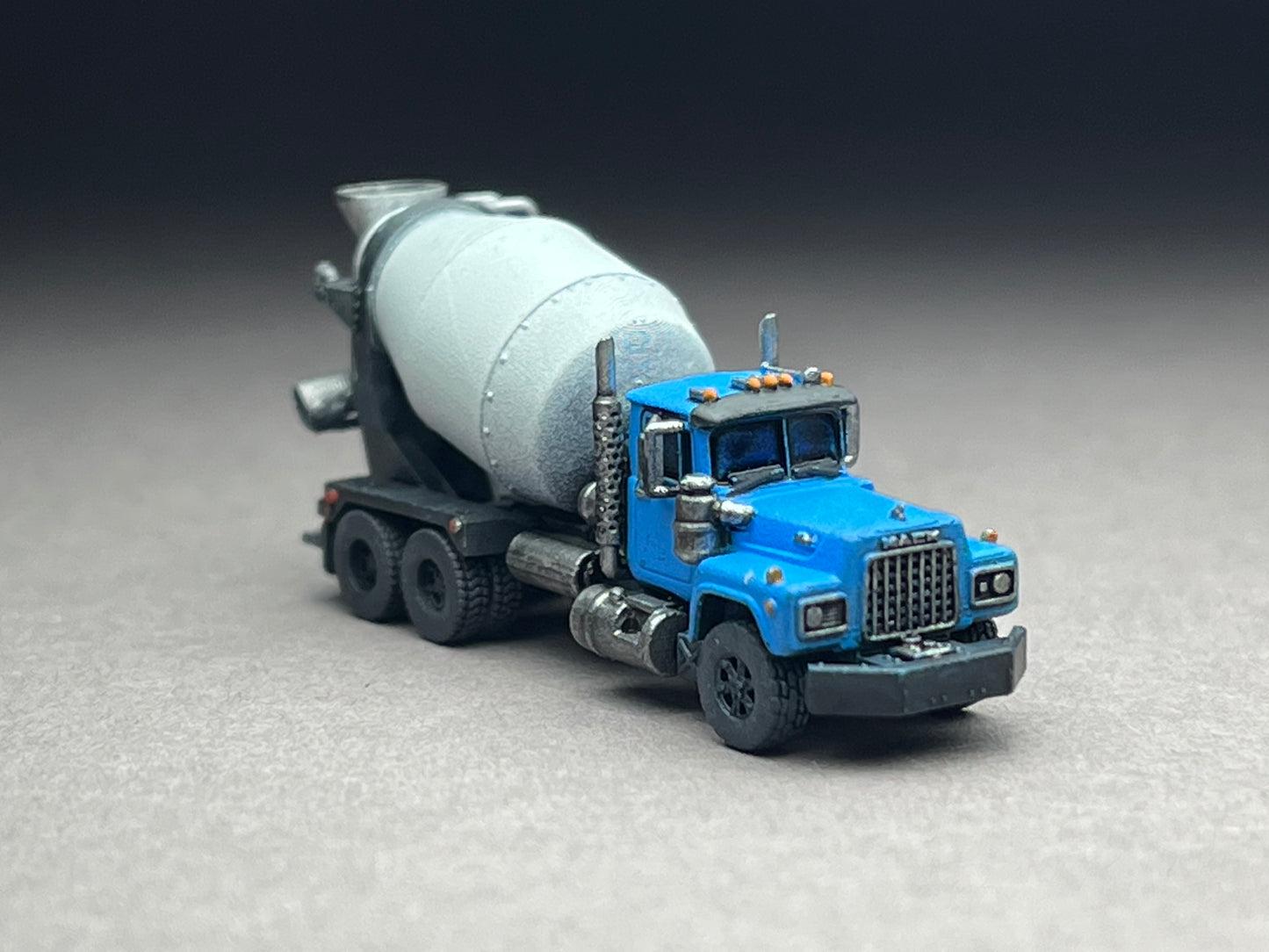 Z Scale (1:220) UNPAINTED One (1) American Bulldog Cement Mixer - NOT a toy!