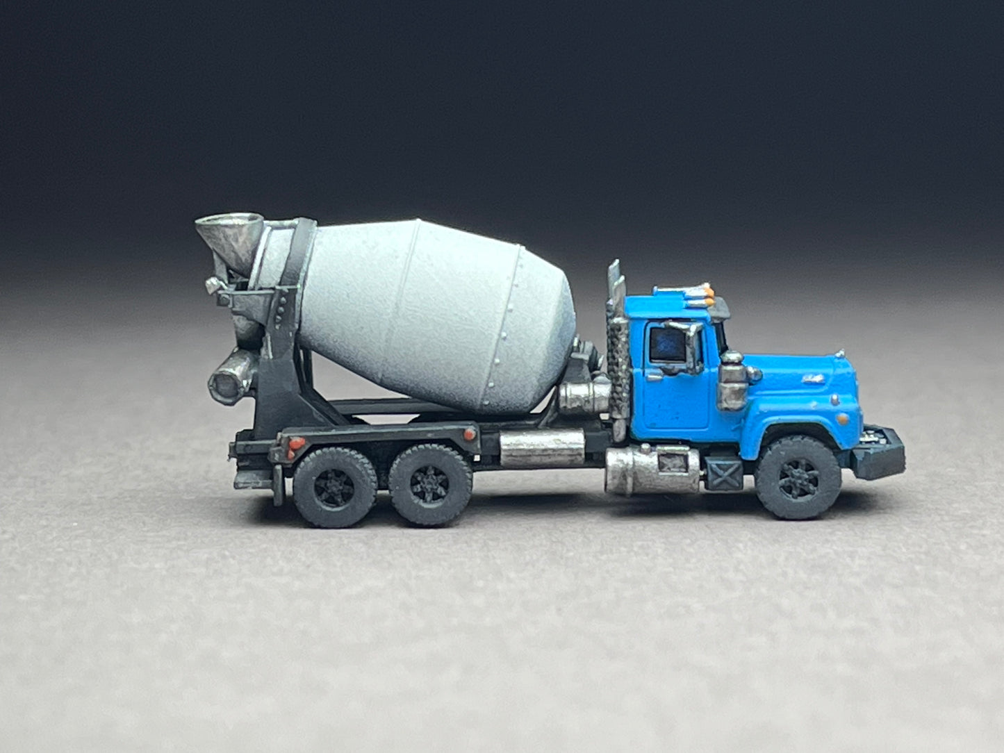 Z Scale (1:220) UNPAINTED One (1) American Bulldog Cement Mixer - NOT a toy!