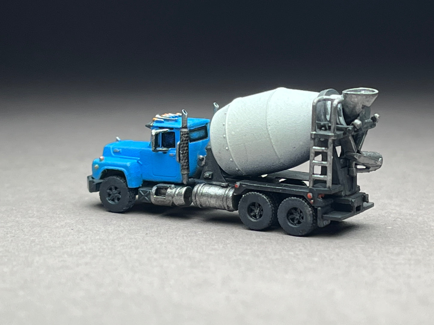 Z Scale (1:220) UNPAINTED One (1) American Bulldog Cement Mixer - NOT a toy!