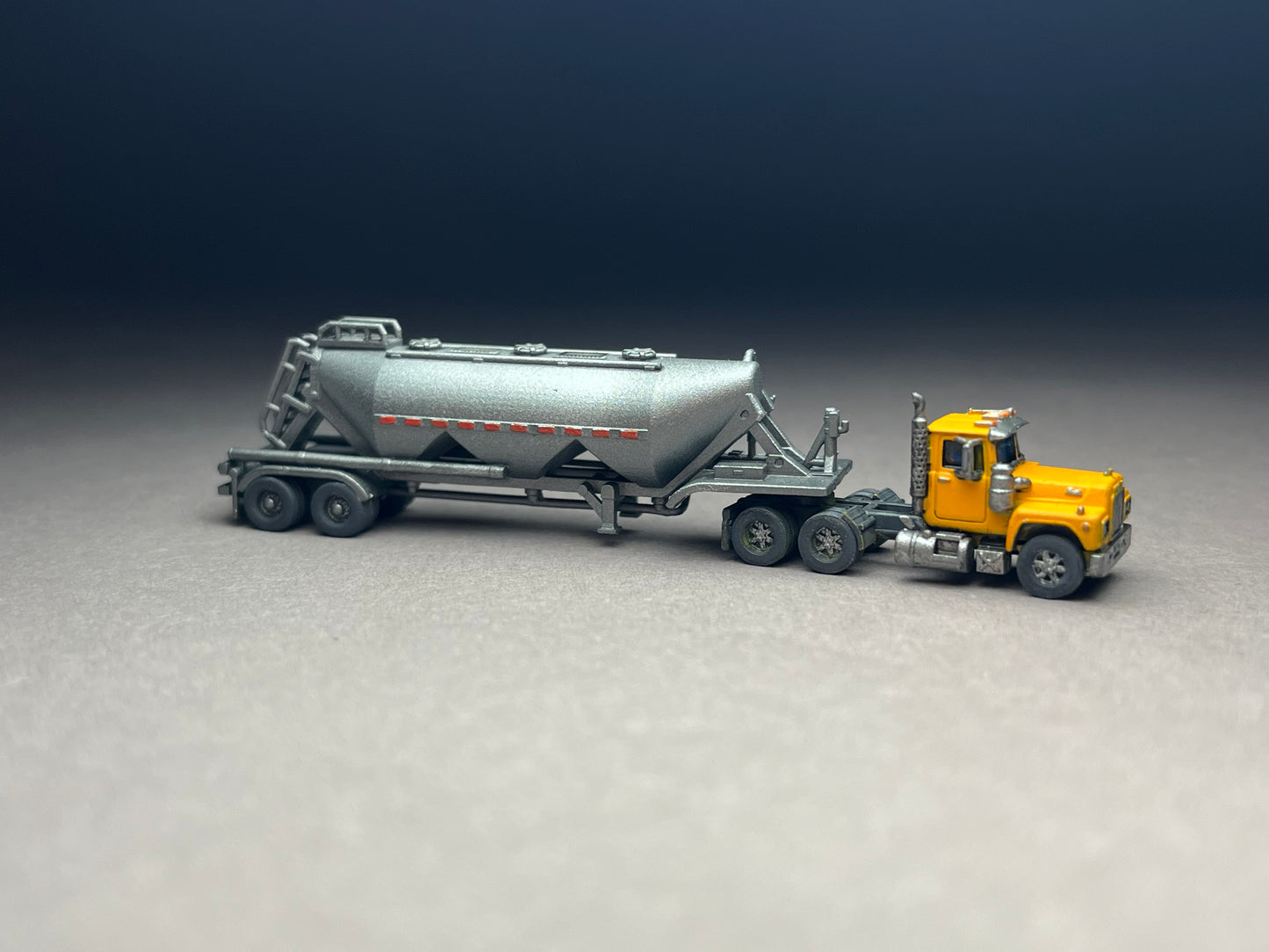 Z Scale (1:220) UNPAINTED One (1) Pneumatic Trailer - NOT a toy!