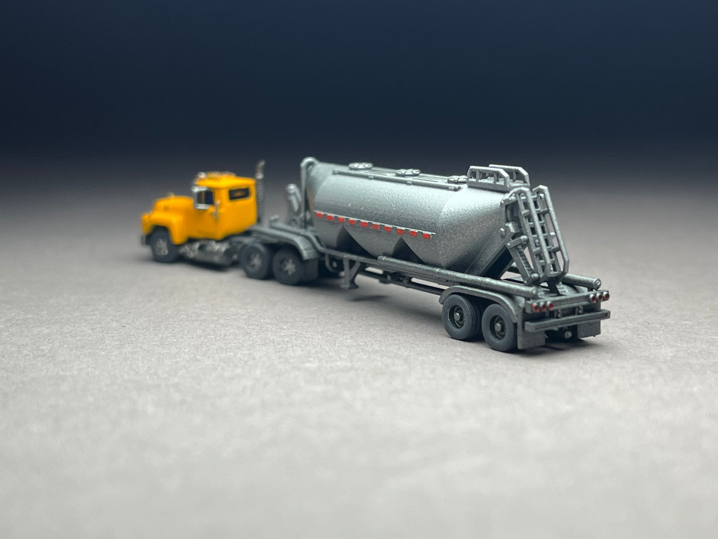 Z Scale (1:220) UNPAINTED One (1) Pneumatic Trailer - NOT a toy!