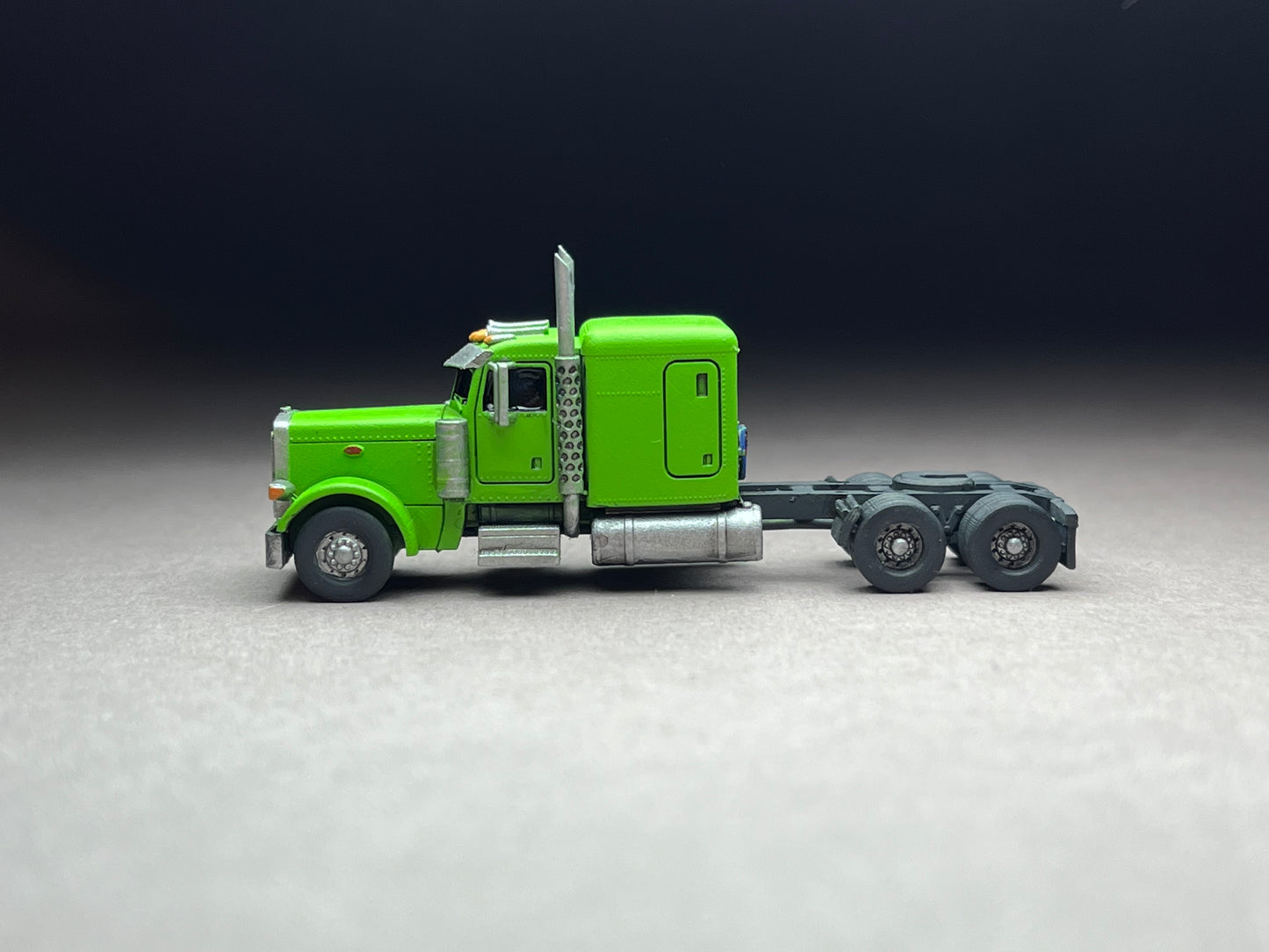 UNPAINTED N Scale (1:160 or 12mm) p379, Long nose, Flattop sleeper , 265 wheelbase, straight stacks - NOT a toy!