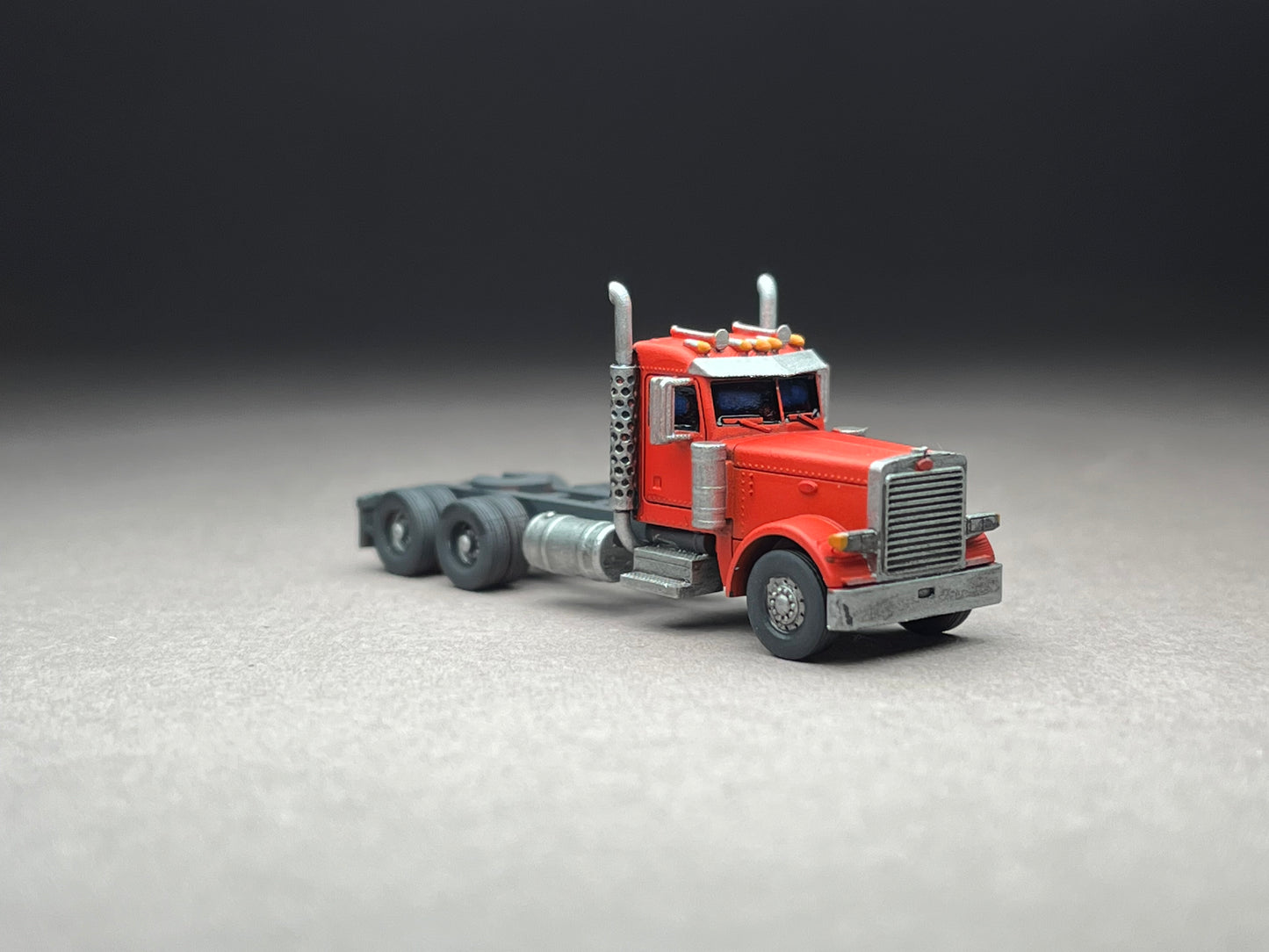 UNPAINTED N Scale (1:160 or 12mm) p379, Long nose, Daycab, Wheelbase 220, factory stacks - NOT a toy!
