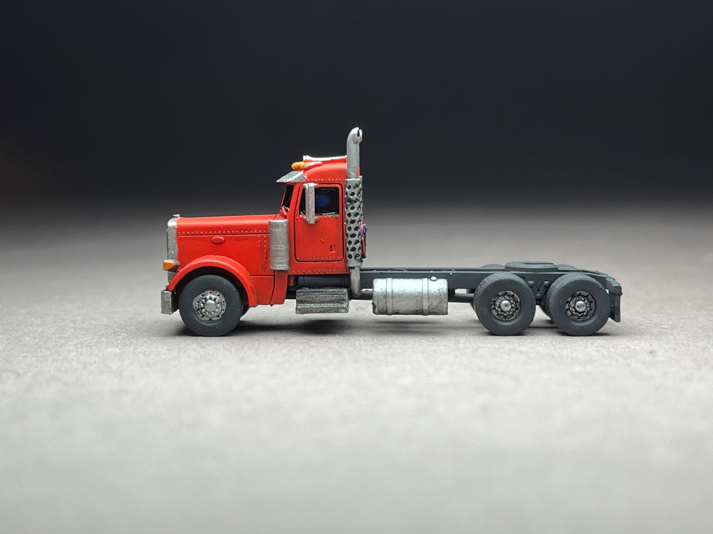 UNPAINTED N Scale (1:160 or 12mm) p379, Long nose, Daycab, Wheelbase 220, factory stacks - NOT a toy!