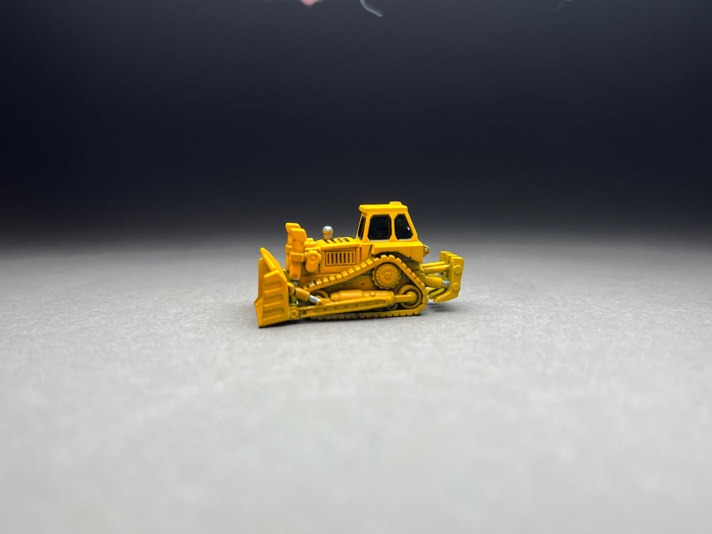 Z Scale (1:220) UNPAINTED One (1) Dozer D9 - NOT a toy!