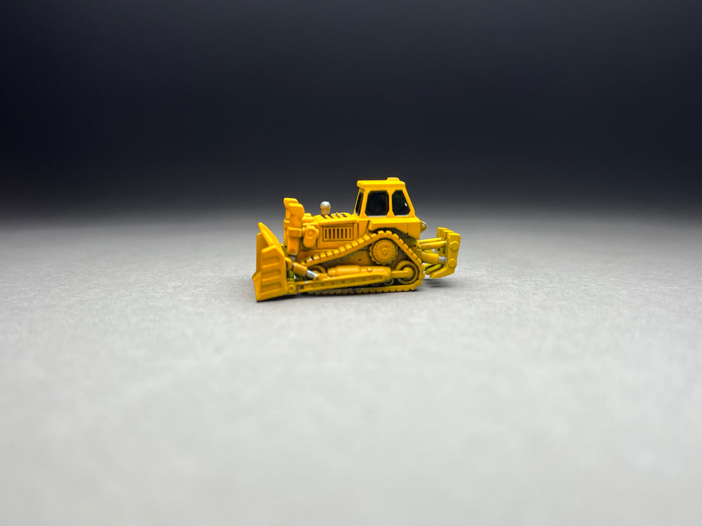 Z Scale (1:220) UNPAINTED One (1) Dozer D9 - NOT a toy!
