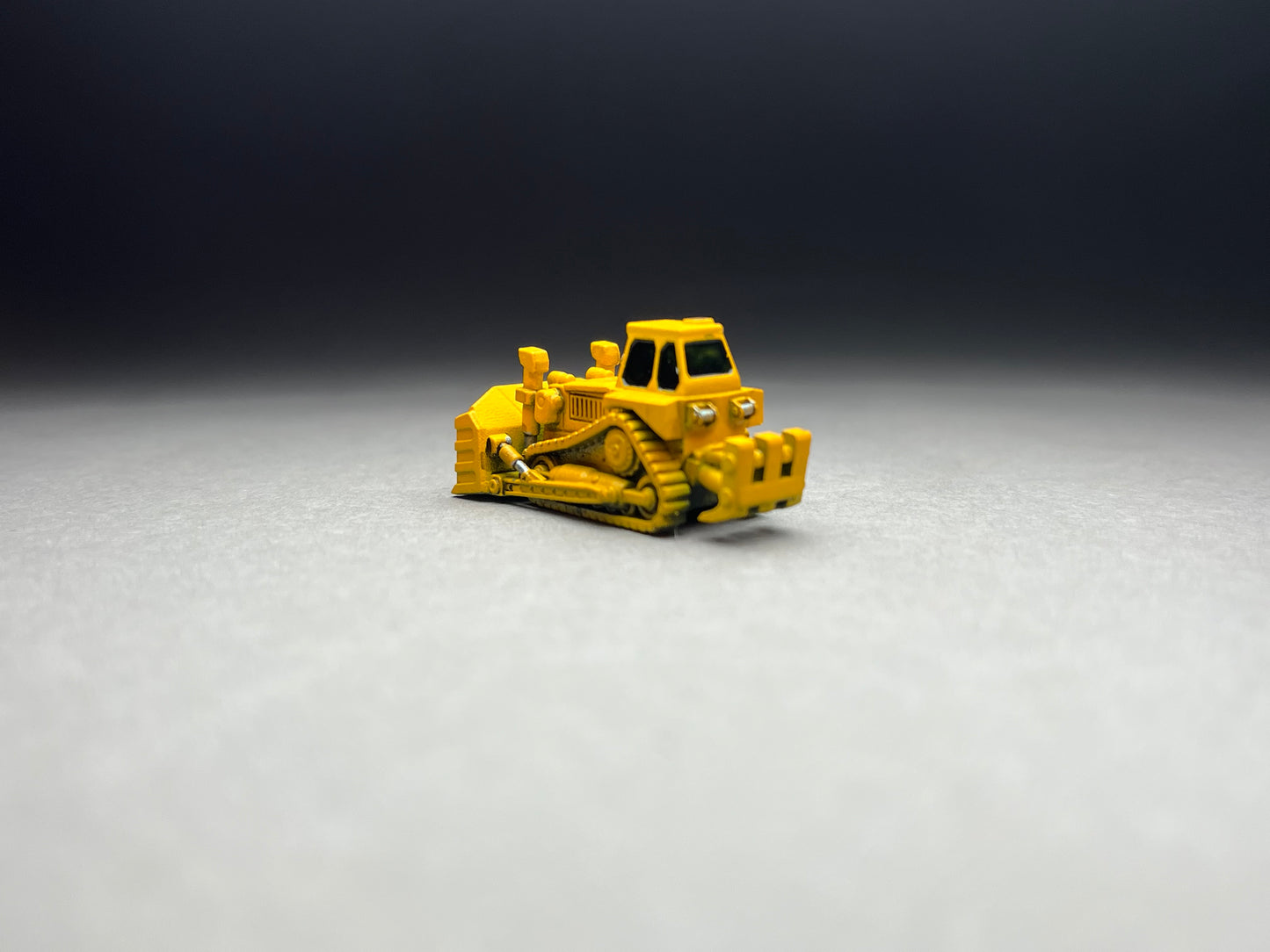 Z Scale (1:220) UNPAINTED One (1) Dozer D9 - NOT a toy!