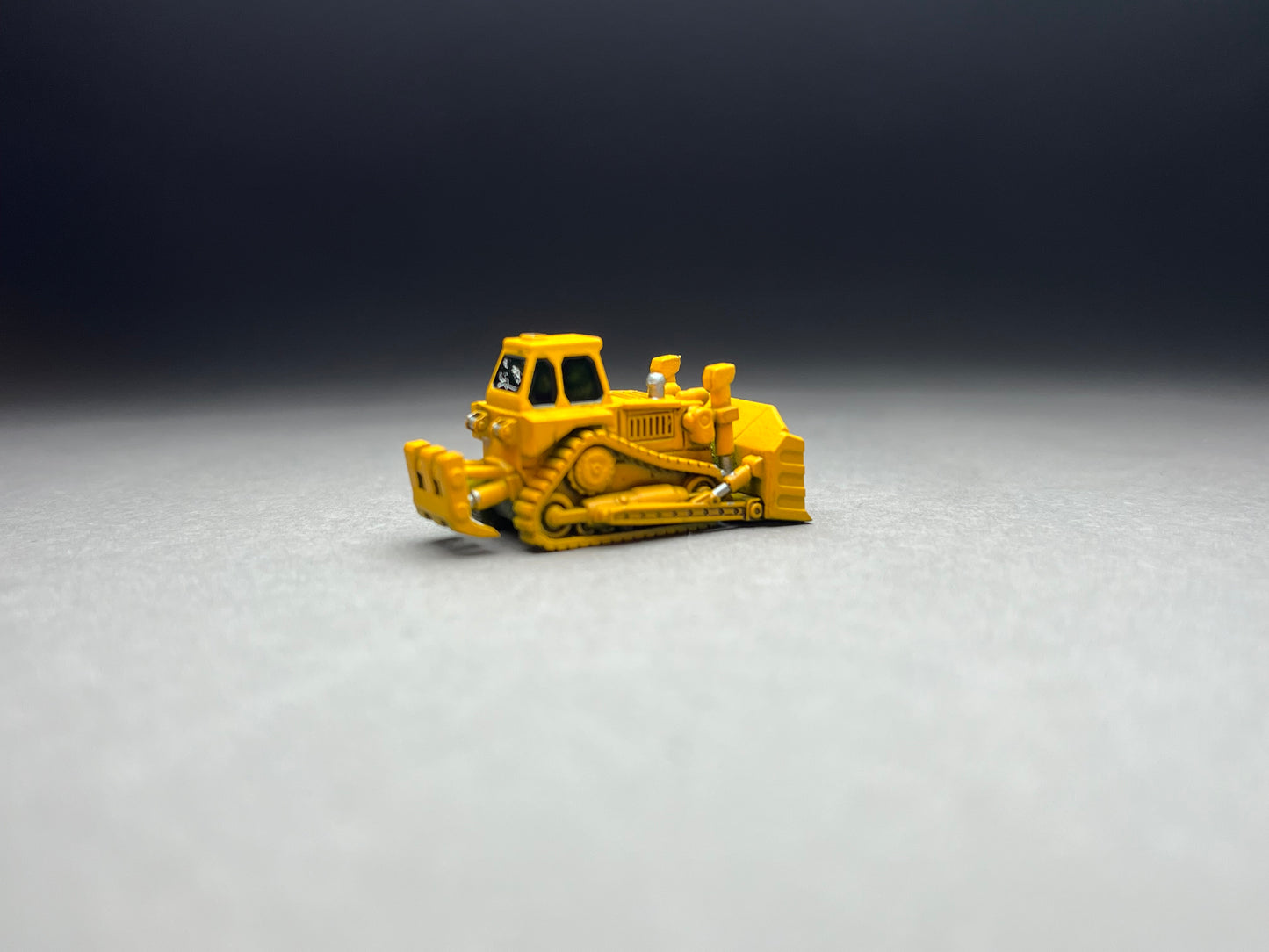 Z Scale (1:220) UNPAINTED One (1) Dozer D9 - NOT a toy!