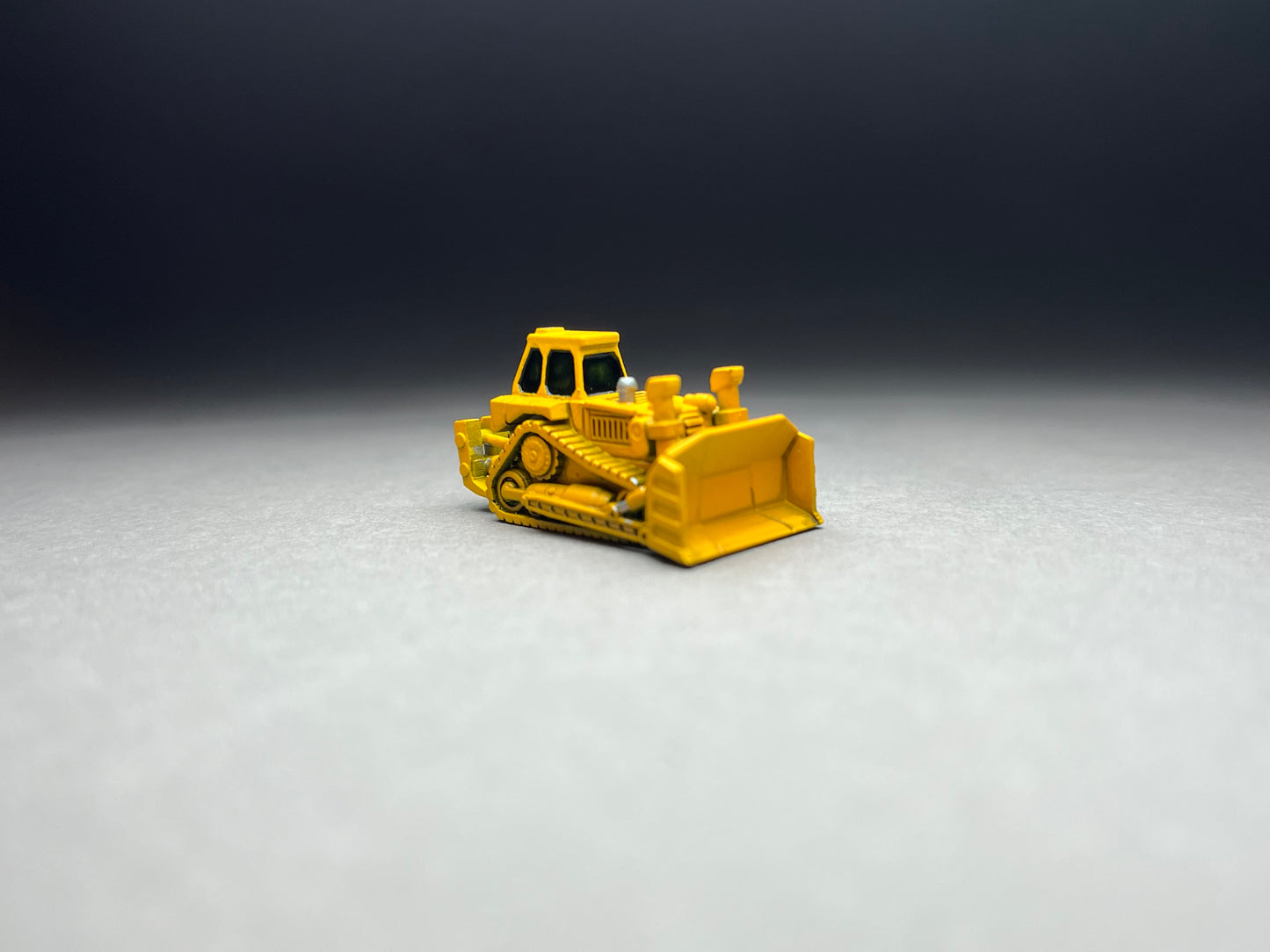 Z Scale (1:220) UNPAINTED One (1) Dozer D9 - NOT a toy!