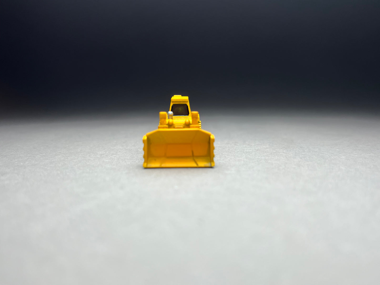 Z Scale (1:220) UNPAINTED One (1) Dozer D9 - NOT a toy!