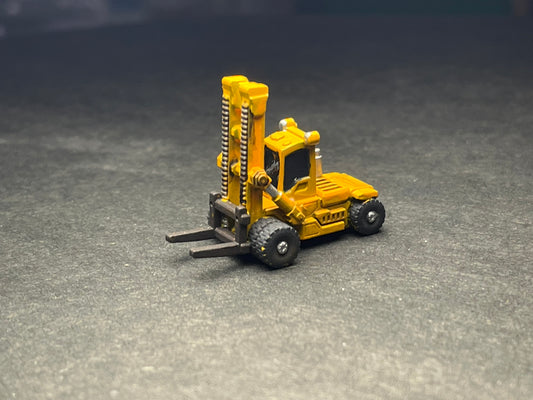 PAINTED N Scale (1:160) Excavator - Industrial Yard Forklift  LOWERED with two random loads (Copy)