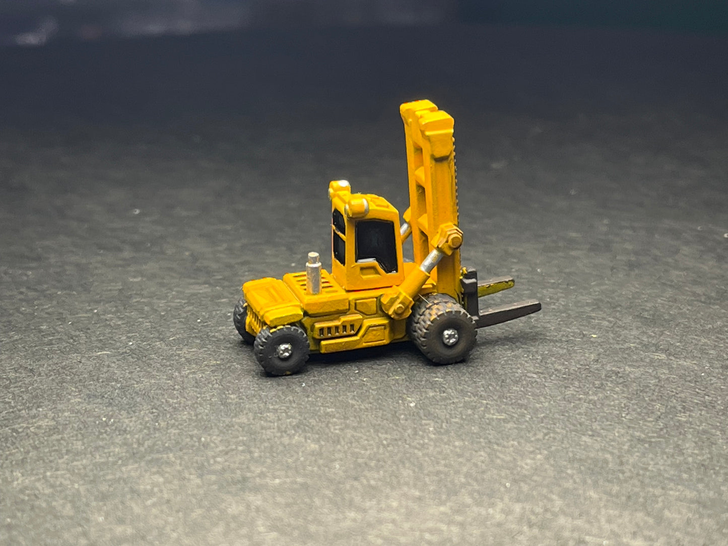 PAINTED N Scale (1:160) Excavator - Industrial Yard Forklift  LOWERED with two random loads (Copy)