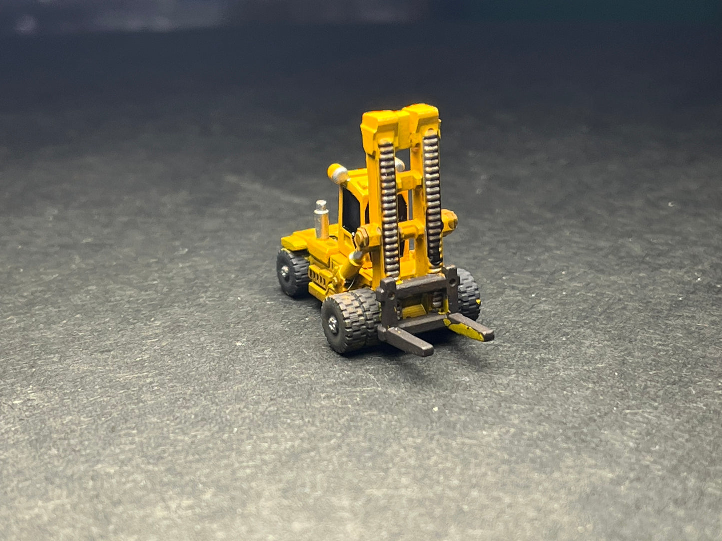 PAINTED N Scale (1:160) Excavator - Industrial Yard Forklift  LOWERED with two random loads (Copy)