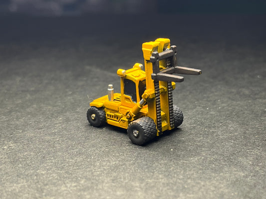 PAINTED N Scale (1:160) Excavator - Industrial Yard Forklift  RAISED with two random loads