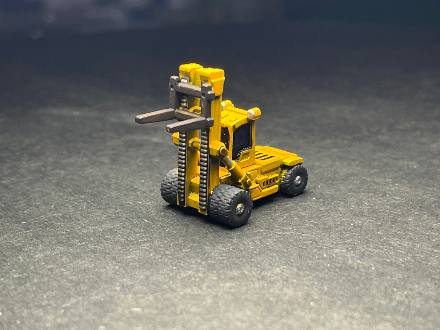 PAINTED N Scale (1:160) Excavator - Industrial Yard Forklift  RAISED with two random loads