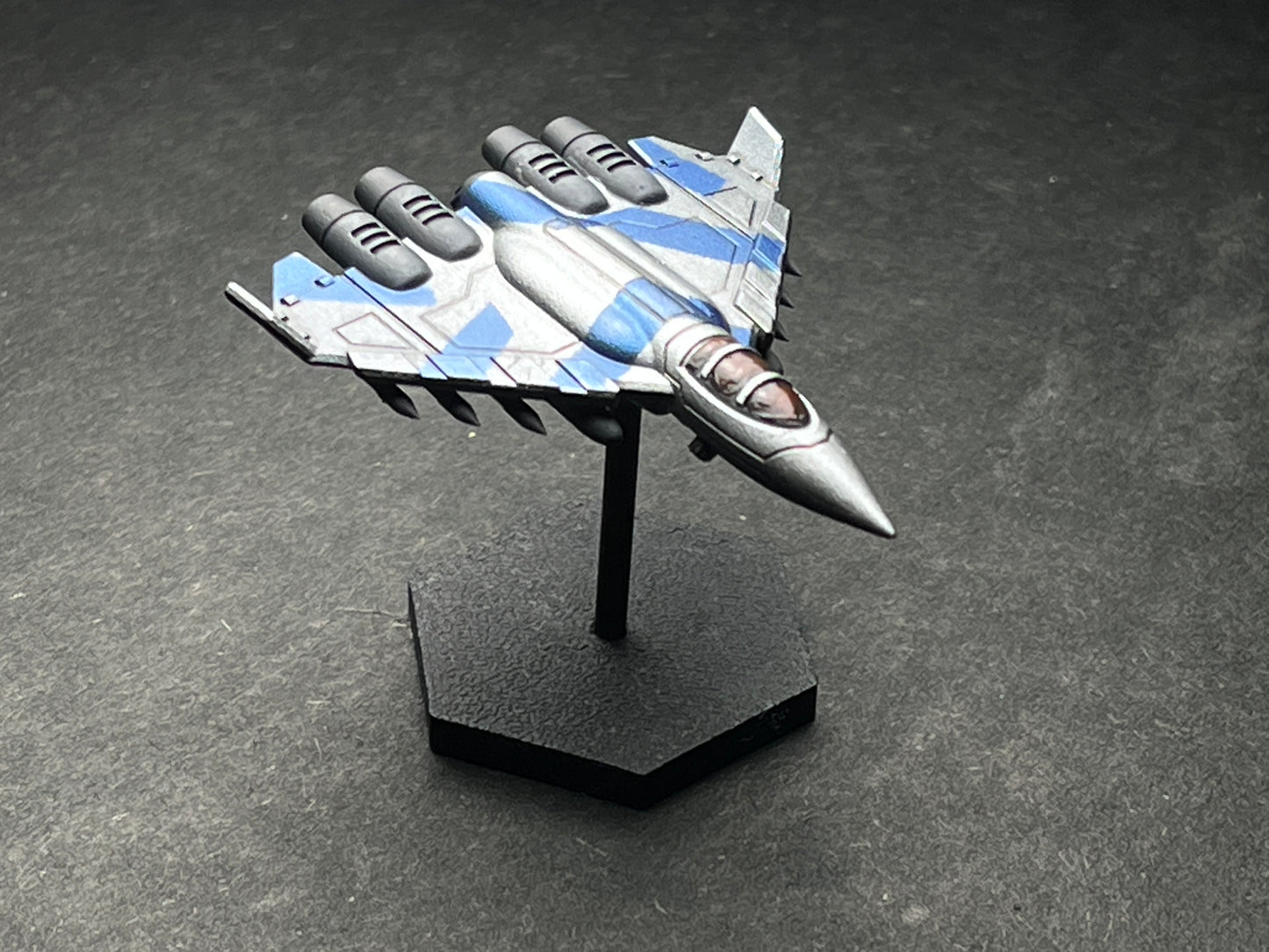 6-8mm scale - Tengu Medium VTOL Interceptor. Base and stand included!- UNPAINTED, NOT a toy!