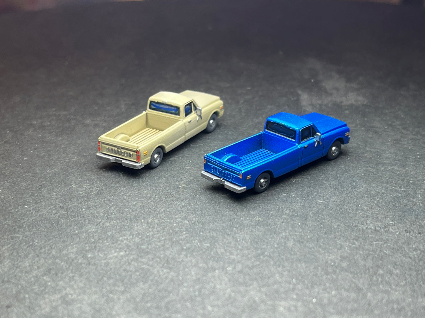 N Scale (1:160) (2) Two 1971 c30 Longhorn trucks - UNPAINTED, this is NOT a toy!