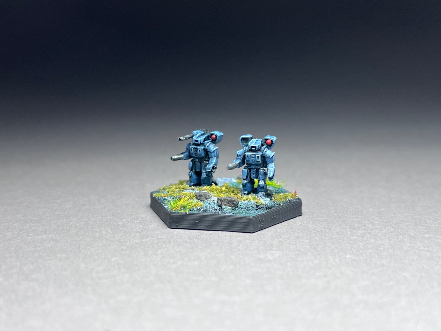 6-8mm scale - 8x Battle Armor + 4 hex bases- UNPAINTED, This is NOT a toy!