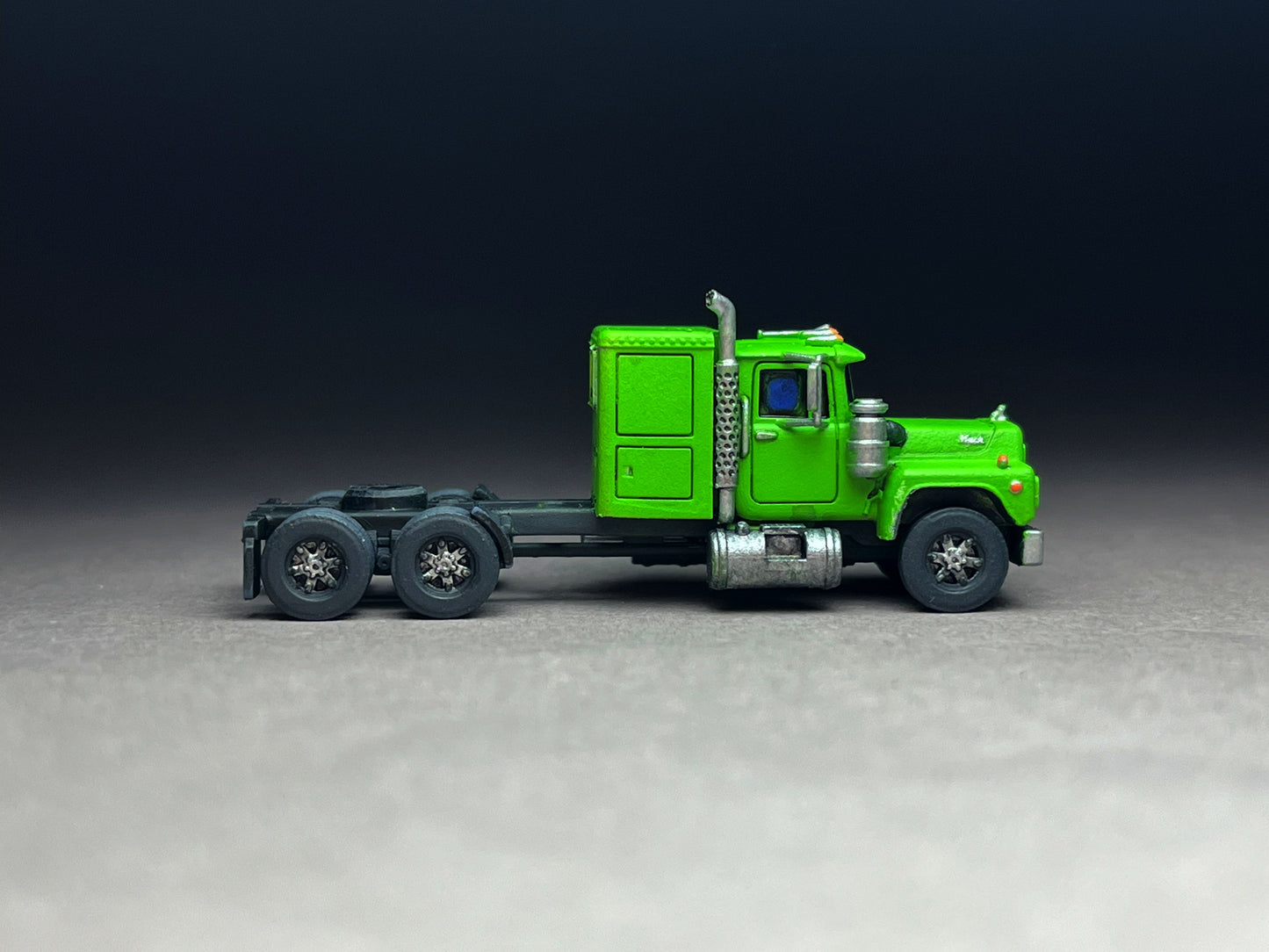 UNPAINTED N Scale (1:160 or 12mm) American Bulldog R-600 SLEEPER CAB (truck only) - NOT A TOY