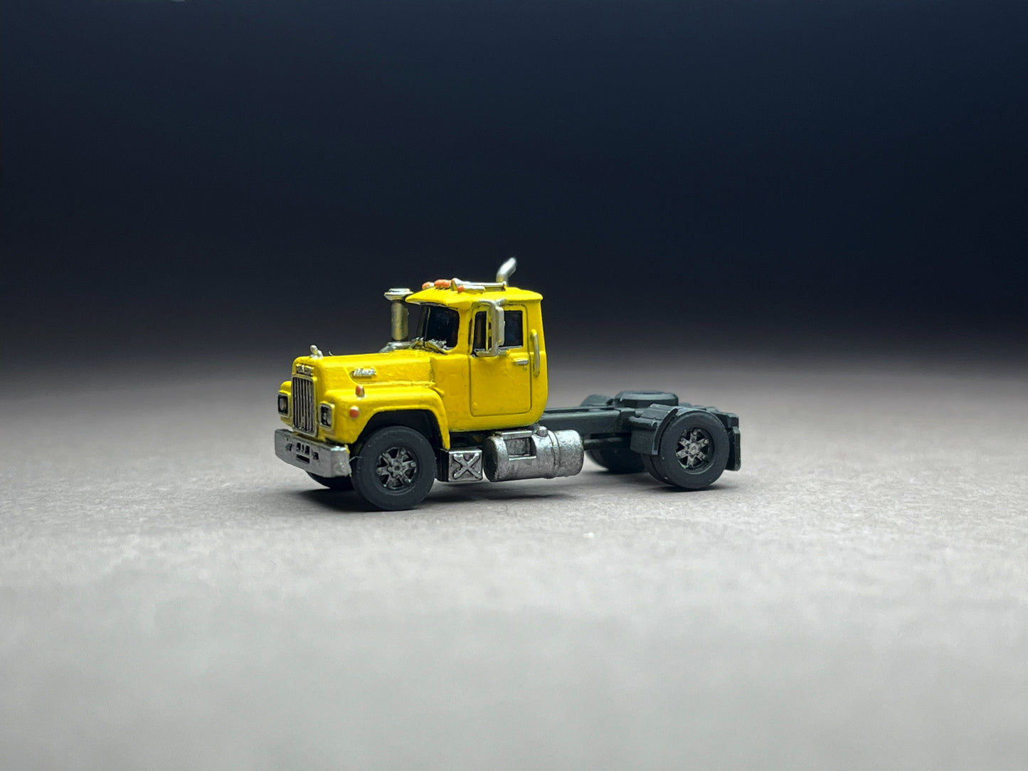 UNPAINTED N Scale (1:160 or 12mm) American Bulldog R-600 SINGLE AXLE (truck only) - NOT A TOY