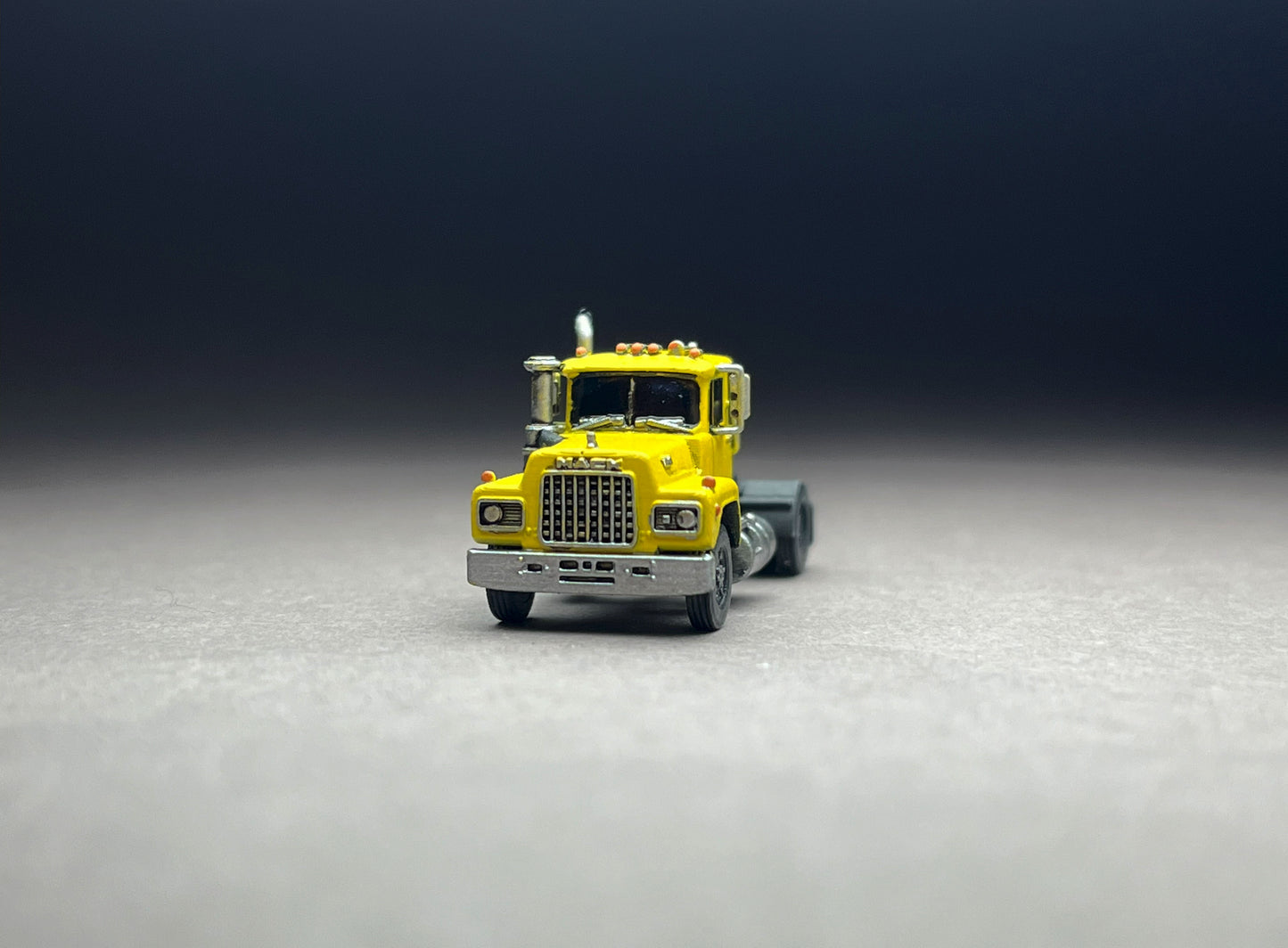 UNPAINTED N Scale (1:160 or 12mm) American Bulldog R-600 SINGLE AXLE (truck only) - NOT A TOY