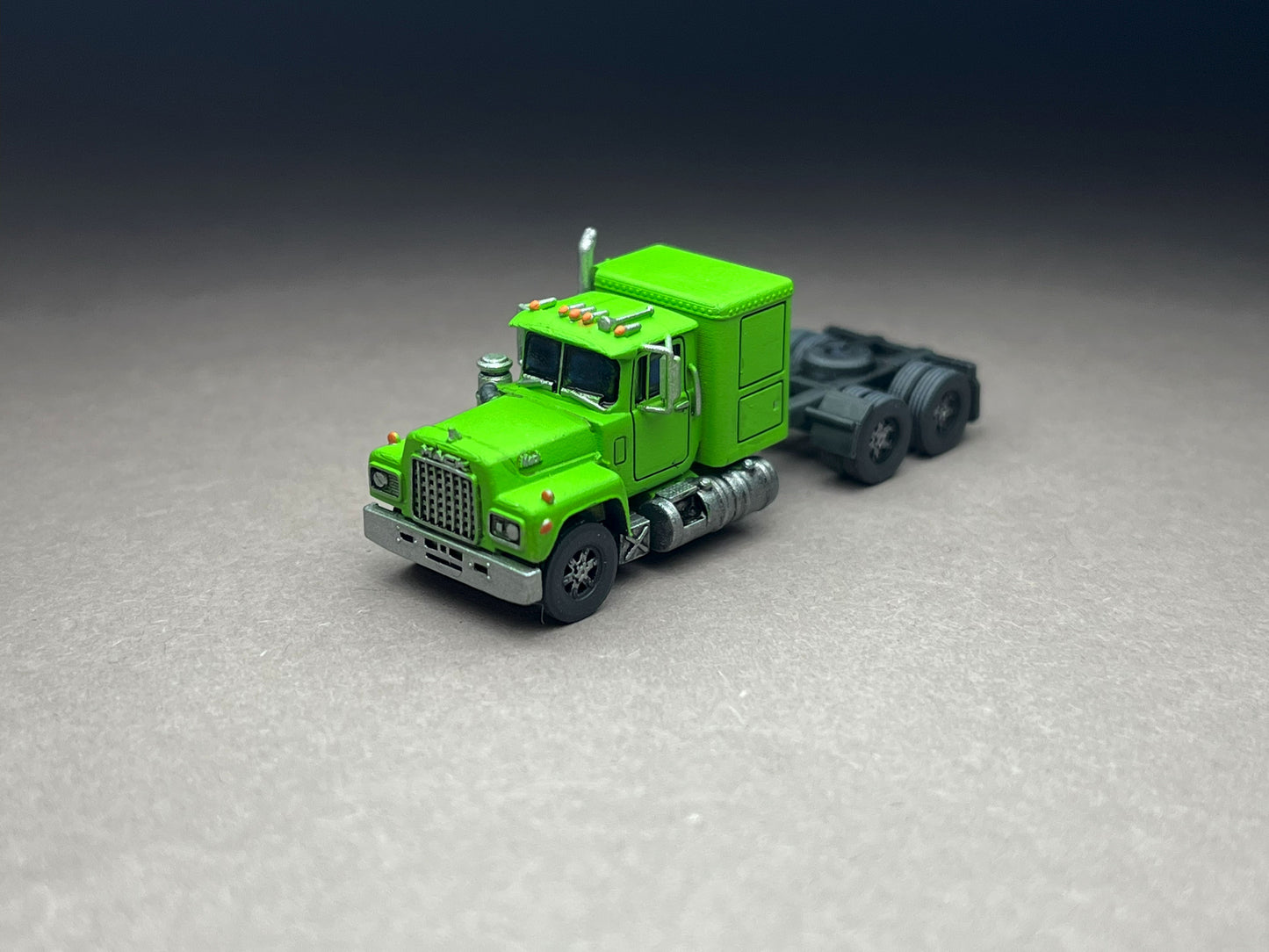UNPAINTED N Scale (1:160 or 12mm) American Bulldog R-600 SLEEPER CAB (truck only) - NOT A TOY