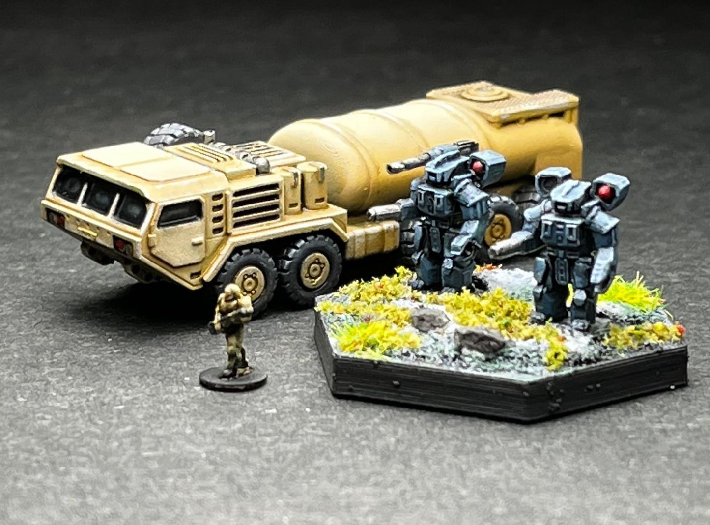 6-8mm scale - 8x Battle Armor + 4 hex bases- UNPAINTED, This is NOT a toy!